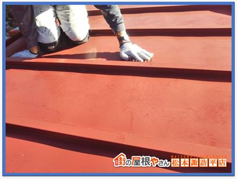 富士見町別荘屋根塗装　目荒らしケレン